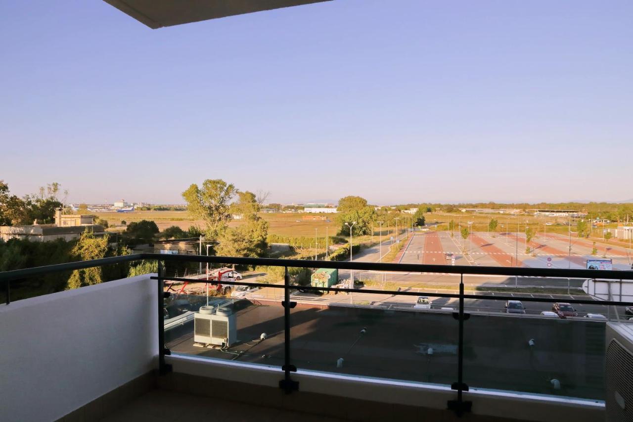 Bilocale Con Vista Sull'aeroporto - Comodo Per Il Viaggio *